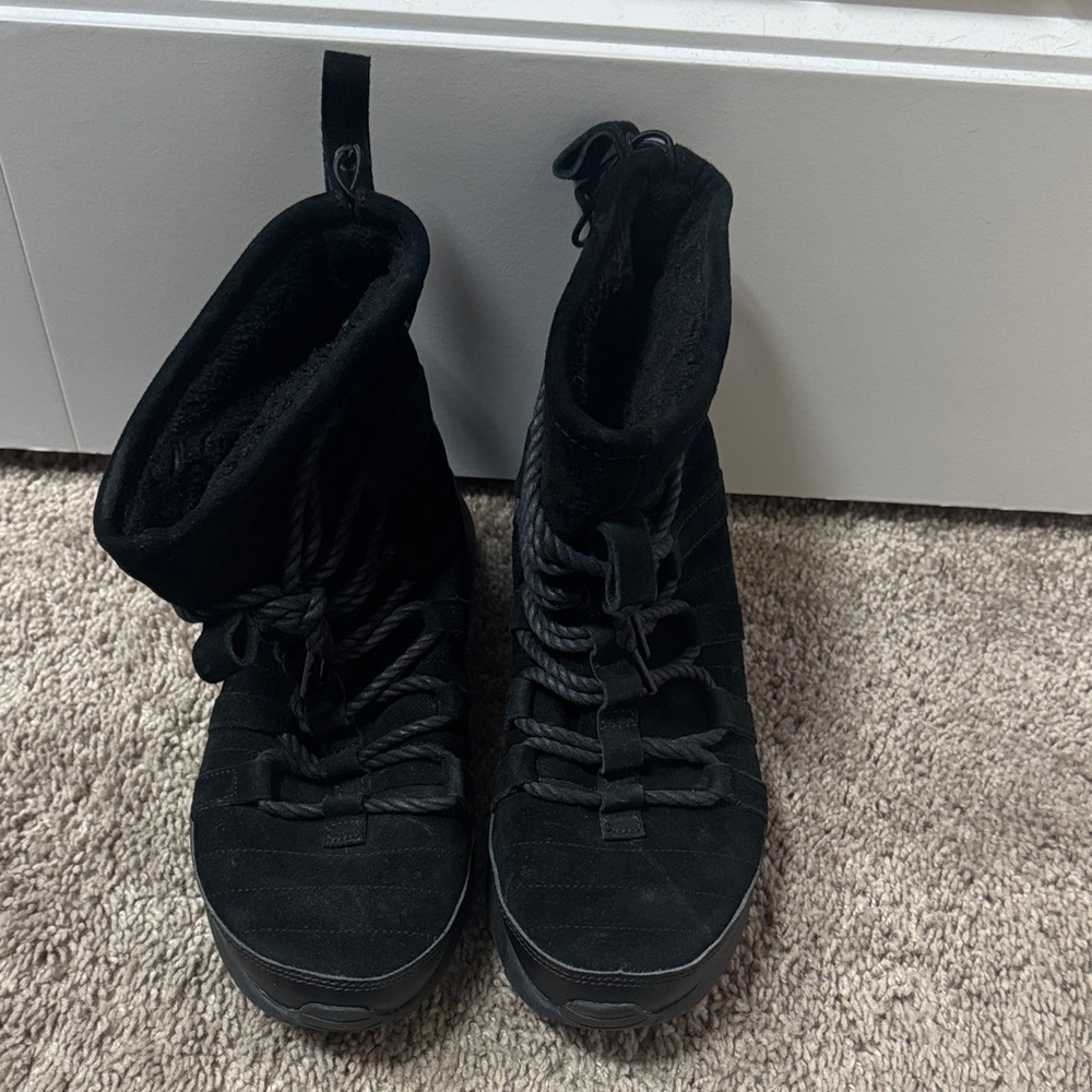Nike Roshe One Hi Women's Suede Boots